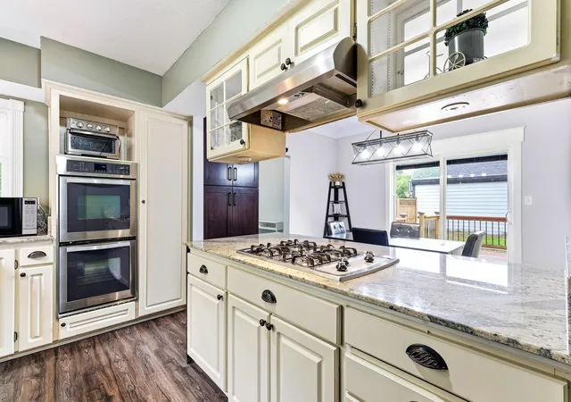 Photo 2 of Single family home for sale at 817 Kenwood Ln, Saint Paul, MN 55117 | MLS# 7164501 | Listing updated on 2026-10-23