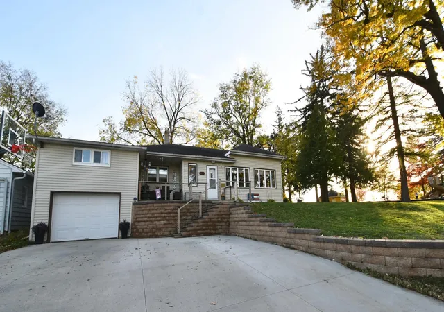 Photo 1 of Single family home for sale at 207 E 6th Street, Zumbrota, MN 55992 | MLS# 7164530 | Listing updated on 2026-10-27