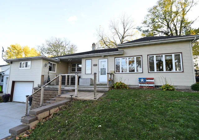 Photo 2 of Single family home for sale at 207 E 6th Street, Zumbrota, MN 55992 | MLS# 7164530 | Listing updated on 2026-10-27
