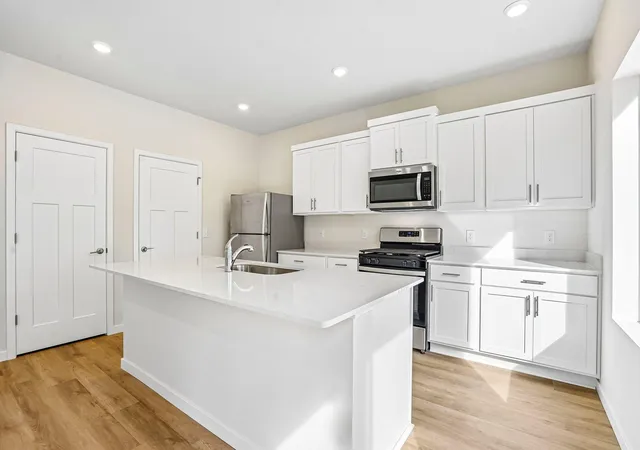 Photo 4 of Single family home for sale at 820 Sycamore Pl N, Cambridge, MN 55008 | MLS# 7164564 | Listing updated on 2026-10-29
