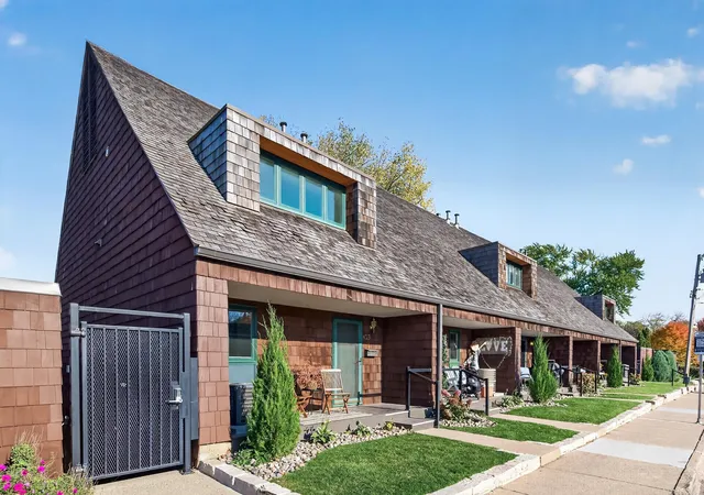 Photo 2 of Single family home for sale at 423 Lake St, Excelsior, MN 55331 | MLS# 7164580 | Listing updated on 2026-10-28
