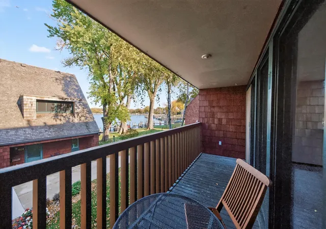 Photo 3 of Single family home for sale at 423 Lake St, Excelsior, MN 55331 | MLS# 7164580 | Listing updated on 2026-10-28