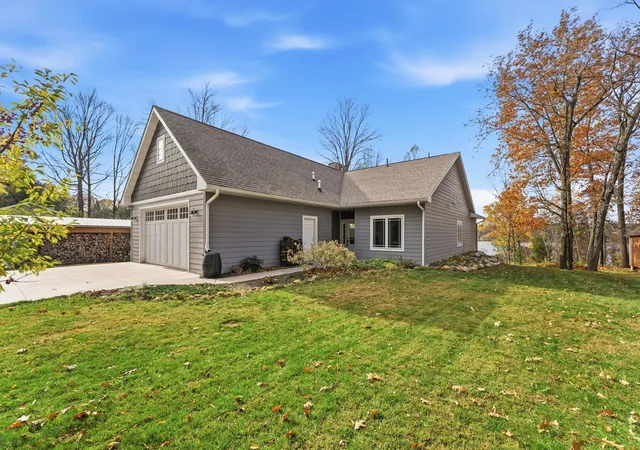 Photo 1 of Single family home for sale at 19129 Woodland S, Pine City, MN 55063 | MLS# 7164612 | Listing updated on 2026-10-28