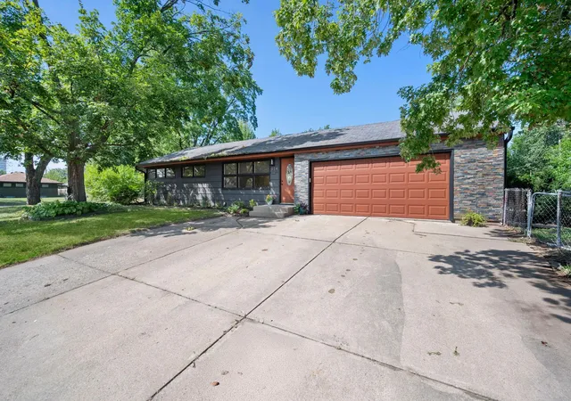 Photo 2 of Single family home for sale at 914 W 82nd Street, Minneapolis, MN 55420 | MLS# 7164626 | Listing updated on 2026-10-28