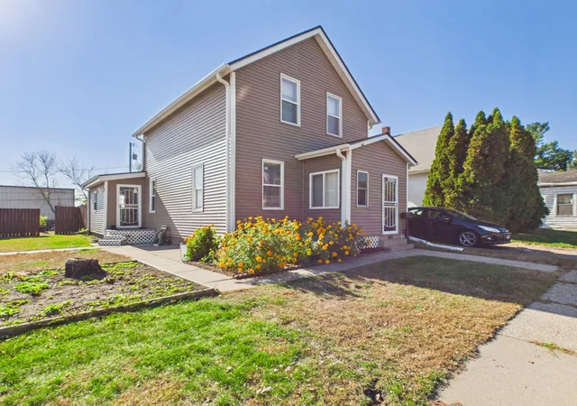 Photo 1 of Single family home for sale at 560 Burgess St, Saint Paul, MN 55103 | MLS# 7164644 | Listing updated on 2026-10-27
