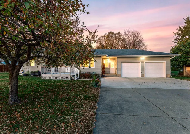 Photo 1 of Single family home for sale at 236 Knollwood St W, Annandale, MN 55302 | MLS# 7164654 | Listing updated on 2026-10-28