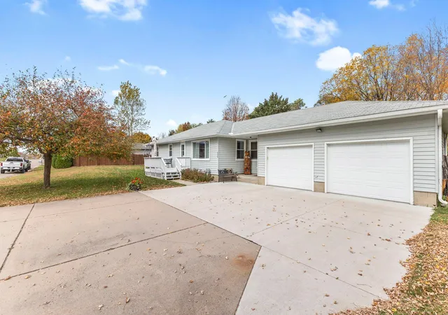 Photo 2 of Single family home for sale at 236 Knollwood St W, Annandale, MN 55302 | MLS# 7164654 | Listing updated on 2026-10-28