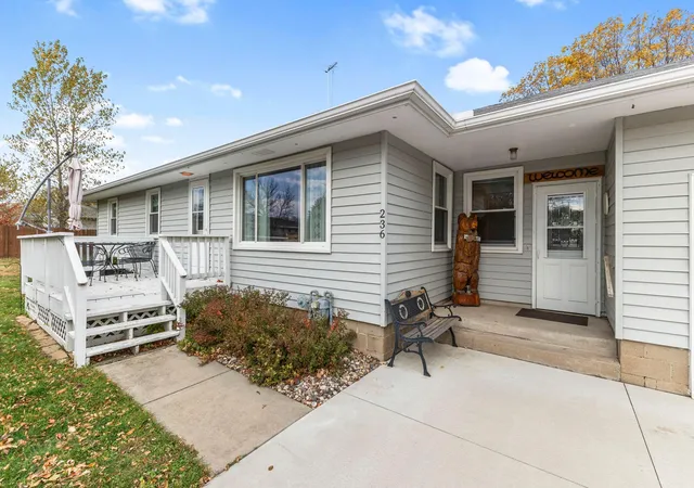 Photo 3 of Single family home for sale at 236 Knollwood St W, Annandale, MN 55302 | MLS# 7164654 | Listing updated on 2026-10-28