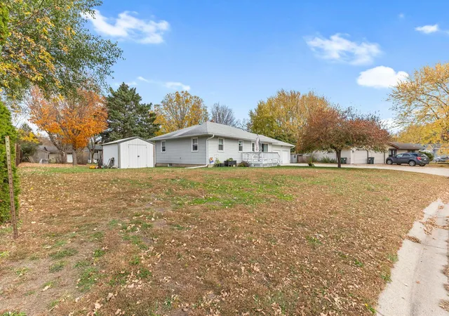 Photo 4 of Single family home for sale at 236 Knollwood St W, Annandale, MN 55302 | MLS# 7164654 | Listing updated on 2026-10-28