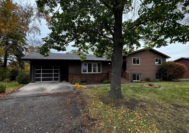 Photo 1 of Single family home for sale at 106 E View Rd, Canby, MN 56220 | MLS# 7164658 | Listing updated on 2026-10-29