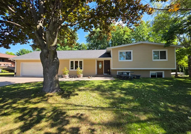 Photo 1 of Single family home for sale at 1000 Marjorie St, Hammond, WI 54015 | MLS# 7164678 | Listing updated on 2026-10-27