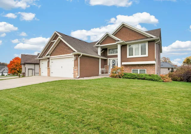 Photo 1 of Single family home for sale at 2403 Tee Time Rd SE, Rochester, MN 55904 | MLS# 7164681 | Listing updated on 2026-10-27
