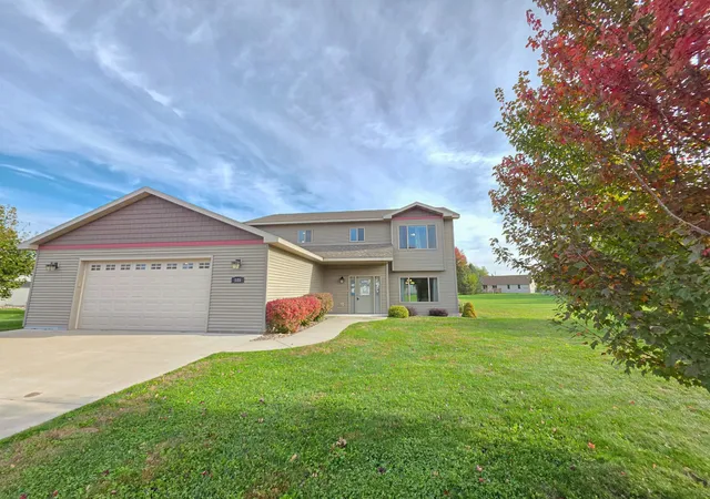 Single family home for sale at 105 Taylor Cir, Le Sueur, MN 56058 | MLS# 7164714