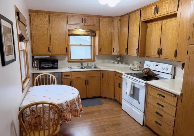 Photo 2 of Single family home for sale at 925 14th Avenue NE, Rochester, MN 55906 | MLS# 7164716 | Listing updated on 2026-10-30