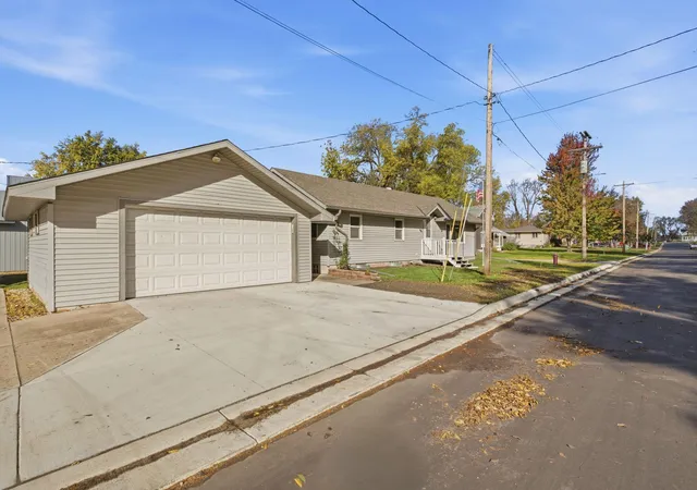 Photo 1 of Single family home for sale at 117 3rd Street N, Kandiyohi, MN 56251 | MLS# 7164804 | Listing updated on 2026-10-27