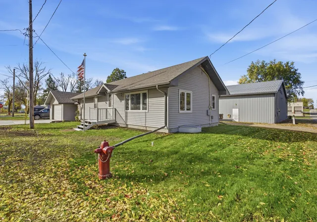 Photo 3 of Single family home for sale at 117 3rd Street N, Kandiyohi, MN 56251 | MLS# 7164804 | Listing updated on 2026-10-27