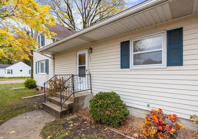 Photo 1 of Single family home for sale at 900 1st Avenue N, Lester Prairie, MN 55354 | MLS# 7164861 | Listing updated on 2026-10-29