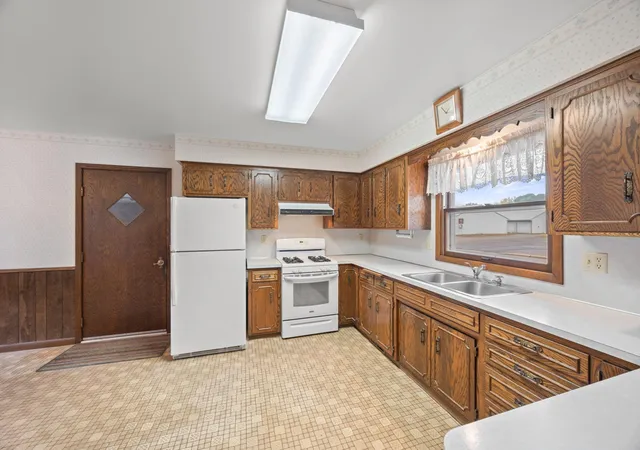 Photo 3 of Single family home for sale at 900 1st Avenue N, Lester Prairie, MN 55354 | MLS# 7164861 | Listing updated on 2026-10-29