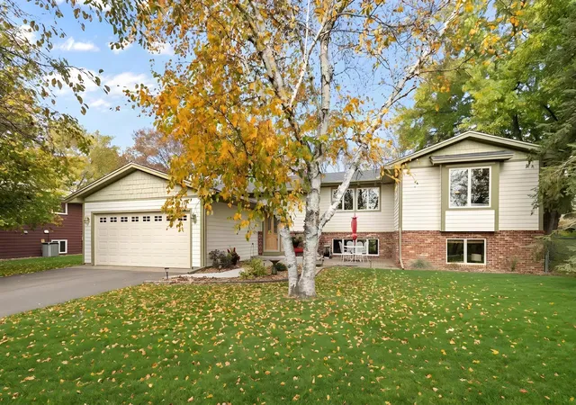 Single family home for sale at 555 S Oak Dr, Saint Paul, MN 55127 | MLS# 7164910