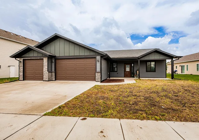 Photo 1 of Single family home for sale at 4712 Hampton Loop S, Moorhead, MN 56560 | MLS# 7164926 | Listing updated on 2026-10-29