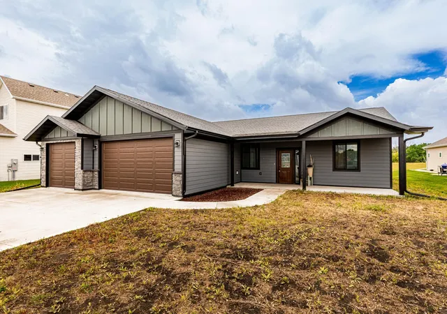 Photo 1 of Single family home for sale at 4712 Hampton Loop S, Moorhead, MN 56560 | MLS# 7164926 | Listing updated on 2026-10-29