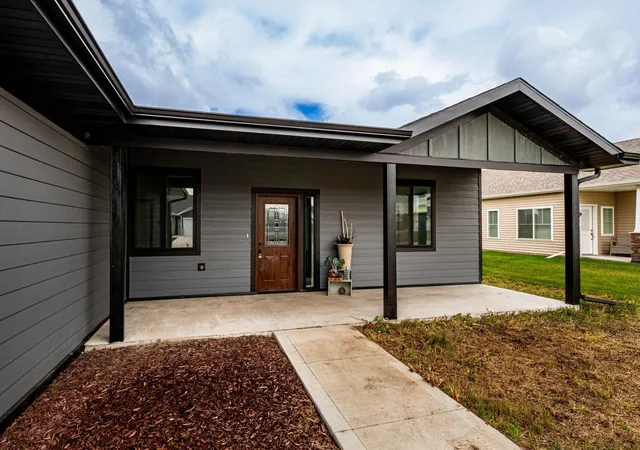 Photo 2 of Single family home for sale at 4712 Hampton Loop S, Moorhead, MN 56560 | MLS# 7164926 | Listing updated on 2026-10-29