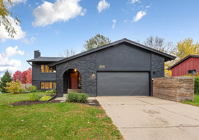 Photo 2 of Single family home for sale at 1701 Mckinley Dr, Northfield, MN 55057 | MLS# 7164942 | Listing updated on 2026-10-29