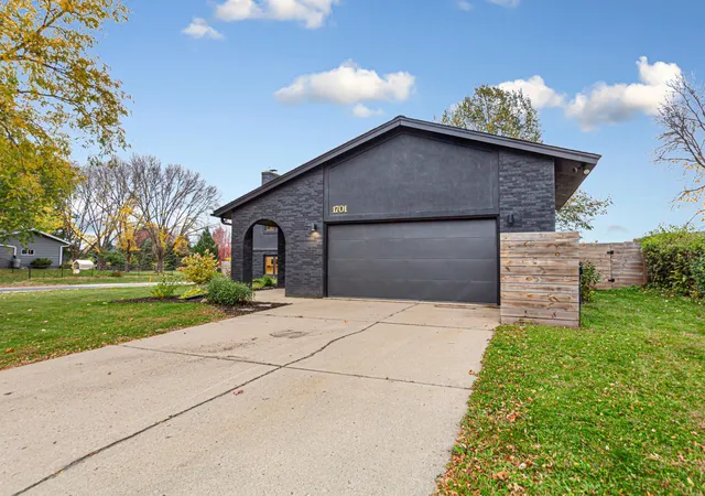 Photo 3 of Single family home for sale at 1701 Mckinley Dr, Northfield, MN 55057 | MLS# 7164942 | Listing updated on 2026-10-29
