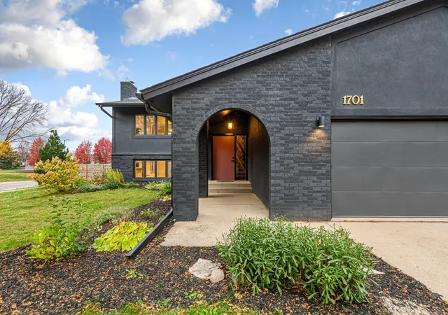 Photo 4 of Single family home for sale at 1701 Mckinley Dr, Northfield, MN 55057 | MLS# 7164942 | Listing updated on 2026-10-29