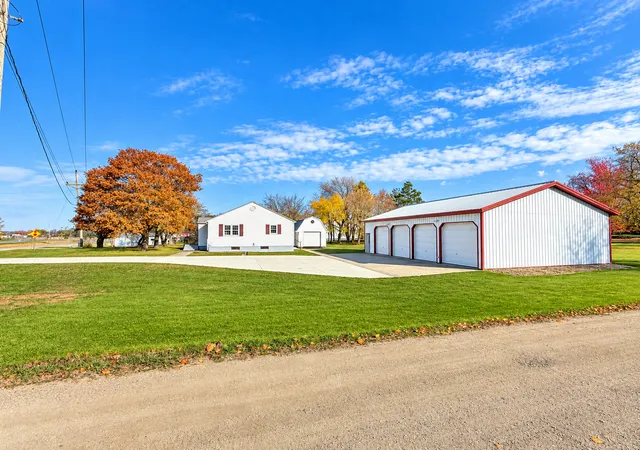Photo 1 of Single family home for sale at 18913 Frontage Rd, Detroit Lakes, MN 56501 | MLS# 7164964 | Listing updated on 2026-10-27