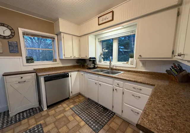 Photo 1 of Single family home for sale at 408 9th Avenue SE, Roseau, MN 56751 | MLS# 7165002 | Listing updated on 2026-10-27