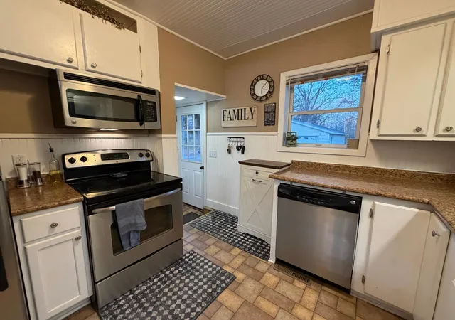 Photo 2 of Single family home for sale at 408 9th Avenue SE, Roseau, MN 56751 | MLS# 7165002 | Listing updated on 2026-10-27