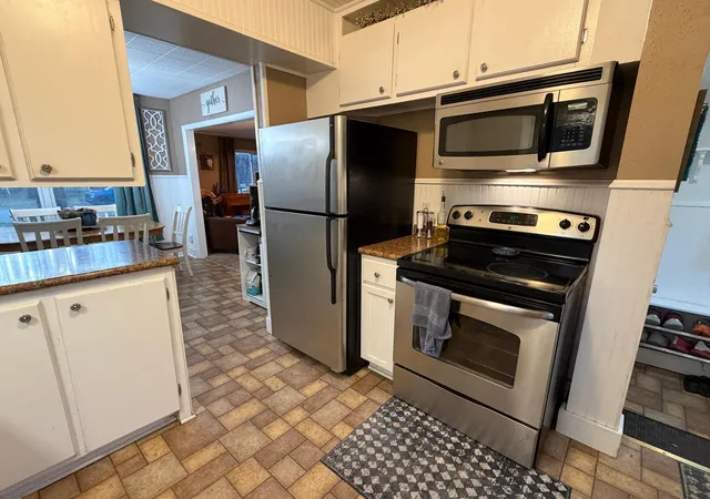 Photo 4 of Single family home for sale at 408 9th Avenue SE, Roseau, MN 56751 | MLS# 7165002 | Listing updated on 2026-10-27