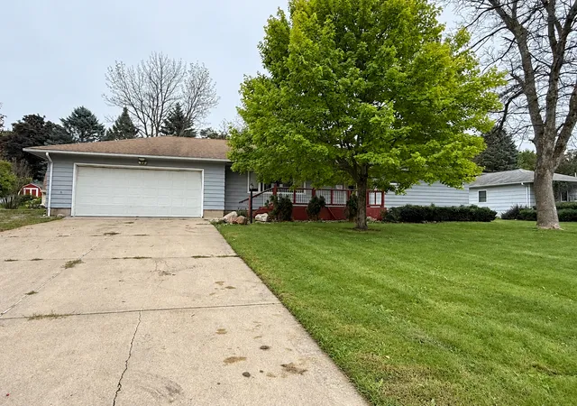Photo 1 of Single family home for sale at 409 Lynwood Dr, Albert Lea, MN 56007 | MLS# 7165033 | Listing updated on 2026-10-27