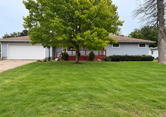 Photo 1 of Single family home for sale at 409 Lynwood Dr, Albert Lea, MN 56007 | MLS# 7165033 | Listing updated on 2026-10-27