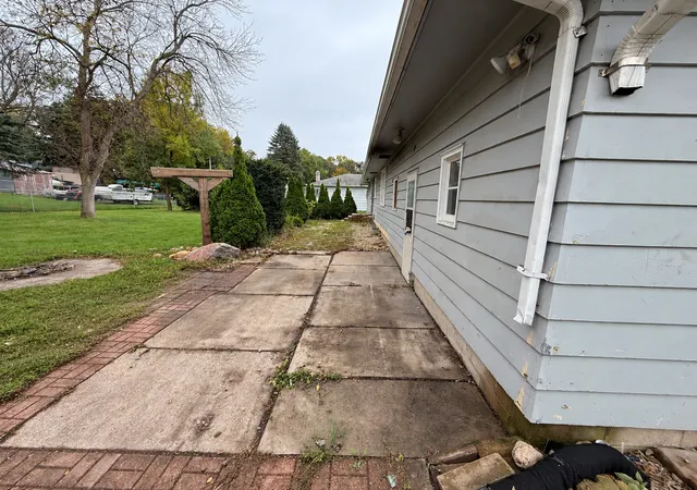 Photo 2 of Single family home for sale at 409 Lynwood Dr, Albert Lea, MN 56007 | MLS# 7165033 | Listing updated on 2026-10-27