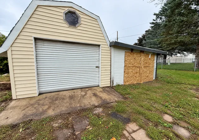 Photo 4 of Single family home for sale at 409 Lynwood Dr, Albert Lea, MN 56007 | MLS# 7165033 | Listing updated on 2026-10-27