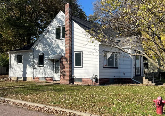 Photo 1 of Single family home for sale at 390 11th Street, Dawson, MN 56232 | MLS# 7165048 | Listing updated on 2026-10-27