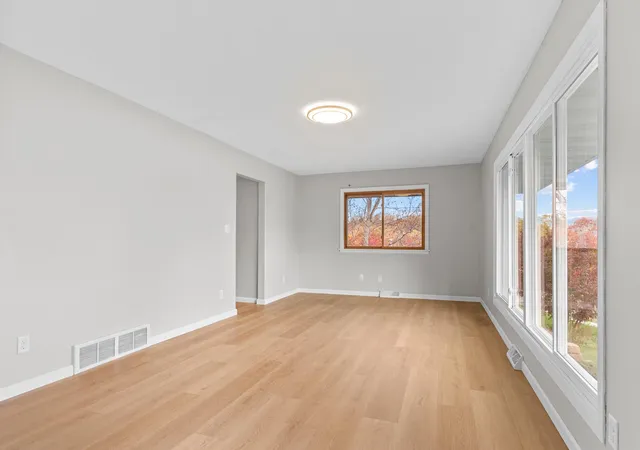 Photo 4 of Single family home for sale at 1416 Phelps St, Red Wing, MN 55066 | MLS# 7165059 | Listing updated on 2026-10-28