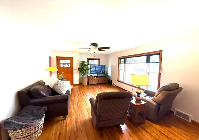 Photo 4 of Single family home for sale at 303 2nd Street SW, Renville, MN 56284 | MLS# 7165108 | Listing updated on 2026-10-27