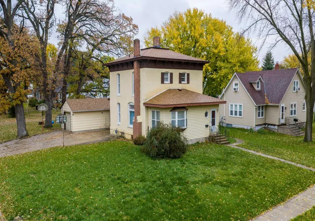 Photo 1 of Single family home for sale at 228 W 4th Street, Blue Earth, MN 56013 | MLS# 7165120 | Listing updated on 2026-10-28