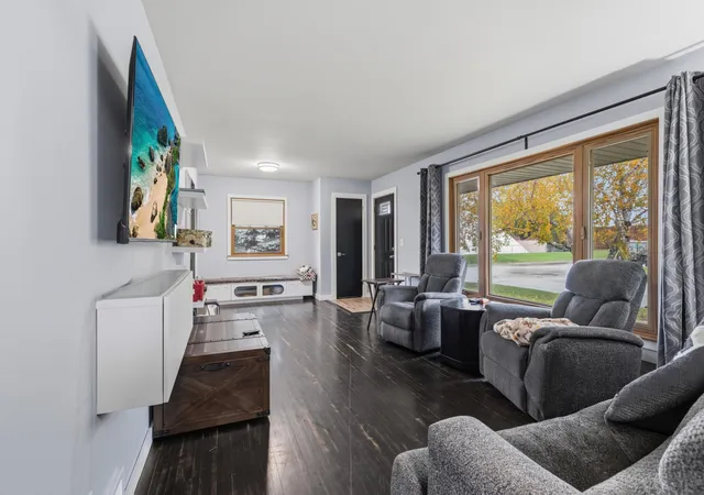 Photo 3 of Single family home for sale at 10000 Colfax Ave S, Minneapolis, MN 55431 | MLS# 7165138 | Listing updated on 2026-10-28