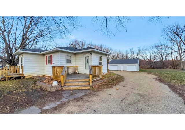 Photo 1 of Single family home for sale at 1017 S 4th Avenue, Albert Lea, MN 56007 | MLS# 7165179 | Listing updated on 2026-10-28