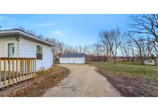 Photo 2 of Single family home for sale at 1017 S 4th Avenue, Albert Lea, MN 56007 | MLS# 7165179 | Listing updated on 2026-10-28