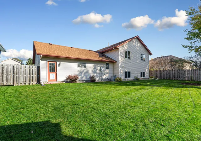 Photo 4 of Single family home for sale at 427 Lilac Ln, Madison Lake, MN 56063 | MLS# 7165235 | Listing updated on 2026-10-29