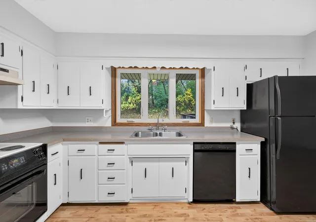 Photo 3 of Single family home for sale at 2187 Springside Dr E, Saint Paul, MN 55119 | MLS# 7165237 | Listing updated on 2026-10-29