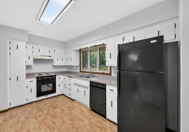 Photo 4 of Single family home for sale at 2187 Springside Dr E, Saint Paul, MN 55119 | MLS# 7165237 | Listing updated on 2026-10-29