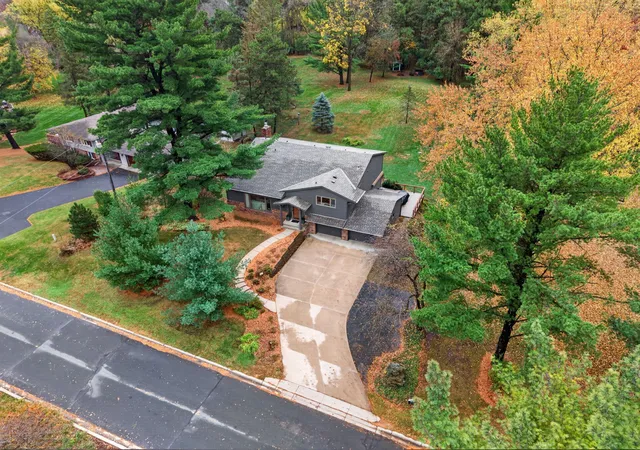 Photo 1 of Single family home for sale at 8281 Deer Pond Trl N, Lake Elmo, MN 55042 | MLS# 7165240 | Listing updated on 2026-10-29