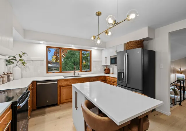 Photo 4 of Single family home for sale at 8281 Deer Pond Trl N, Lake Elmo, MN 55042 | MLS# 7165240 | Listing updated on 2026-10-29
