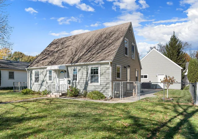 Single family home for sale at 702 7th Avenue SW, Austin, MN 55912 | MLS# 7165259